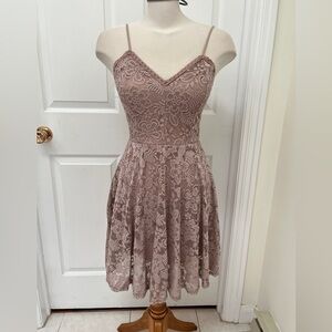 NWT Olive Tree mauve lace dress size medium